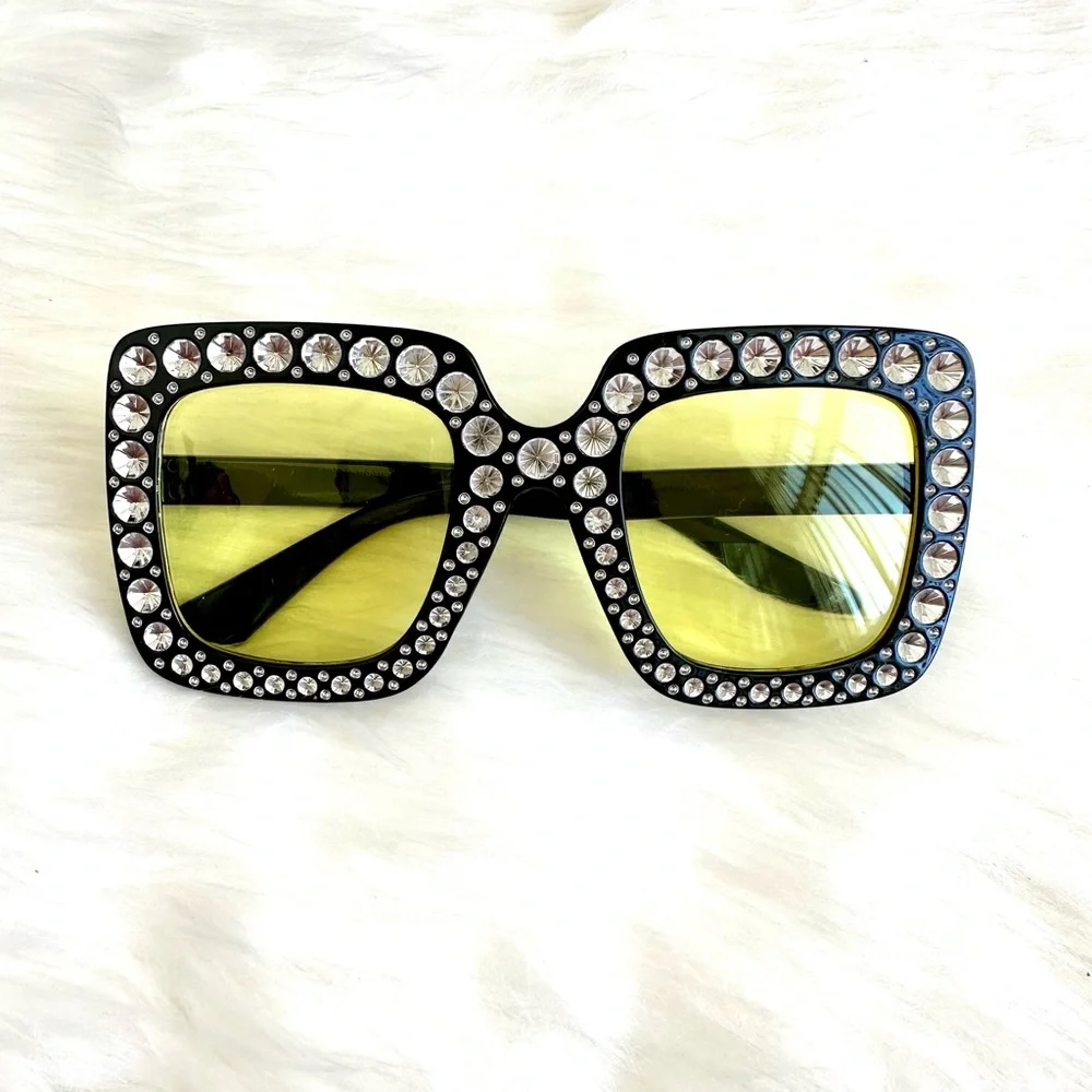 GLAM OVERSIZED SUNGLASSES
